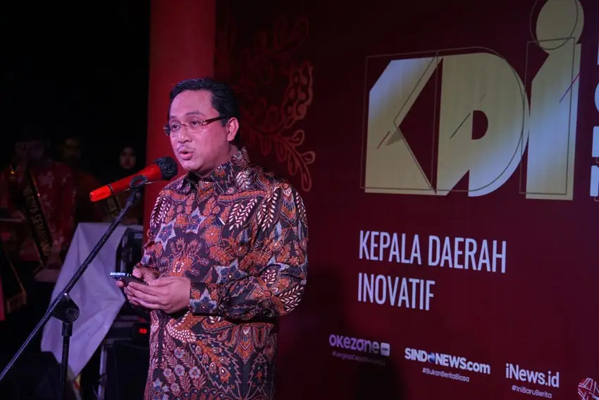 Tujuh Gubernur Raih...