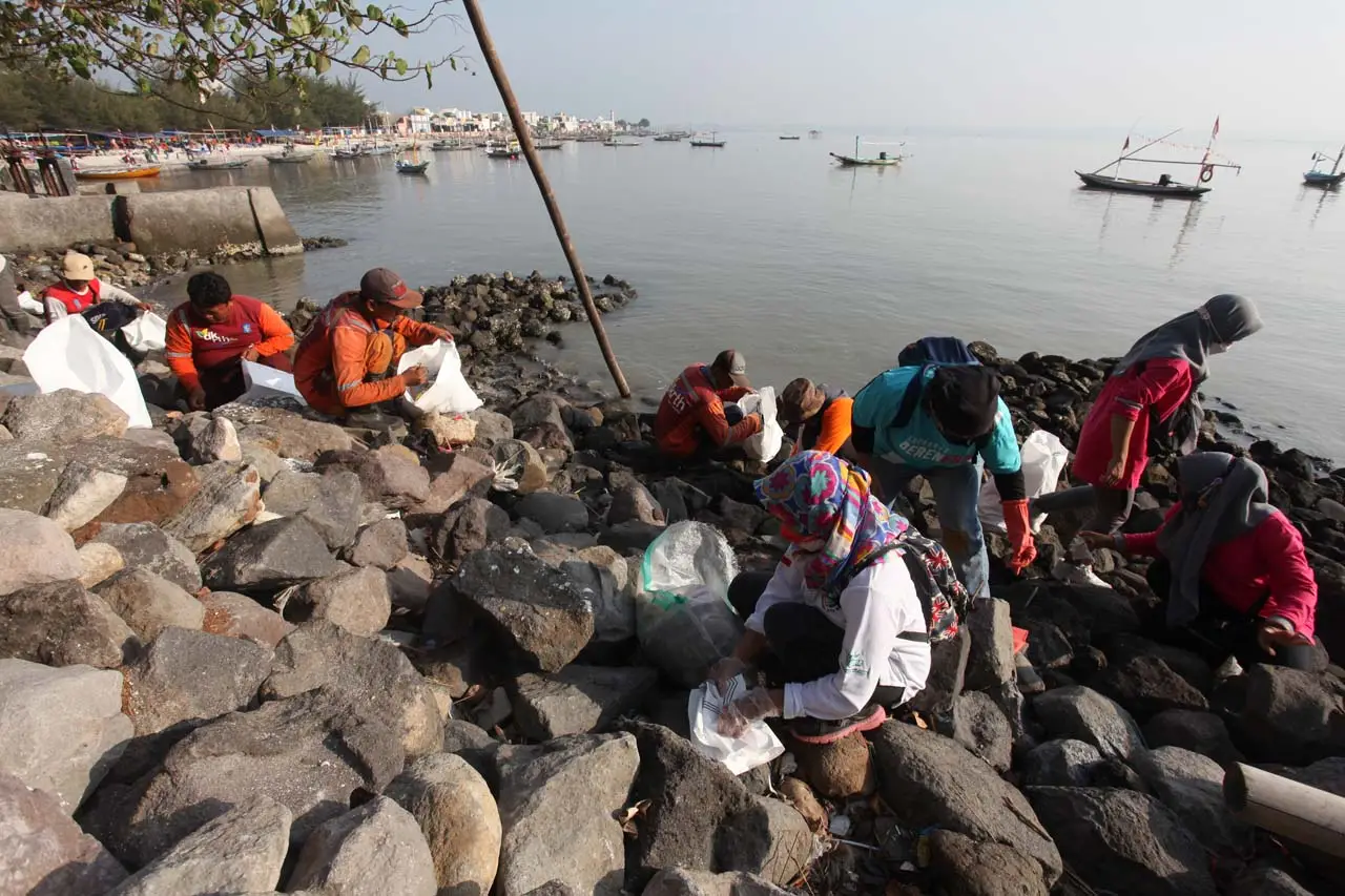 Bersih-bersih Sampah...