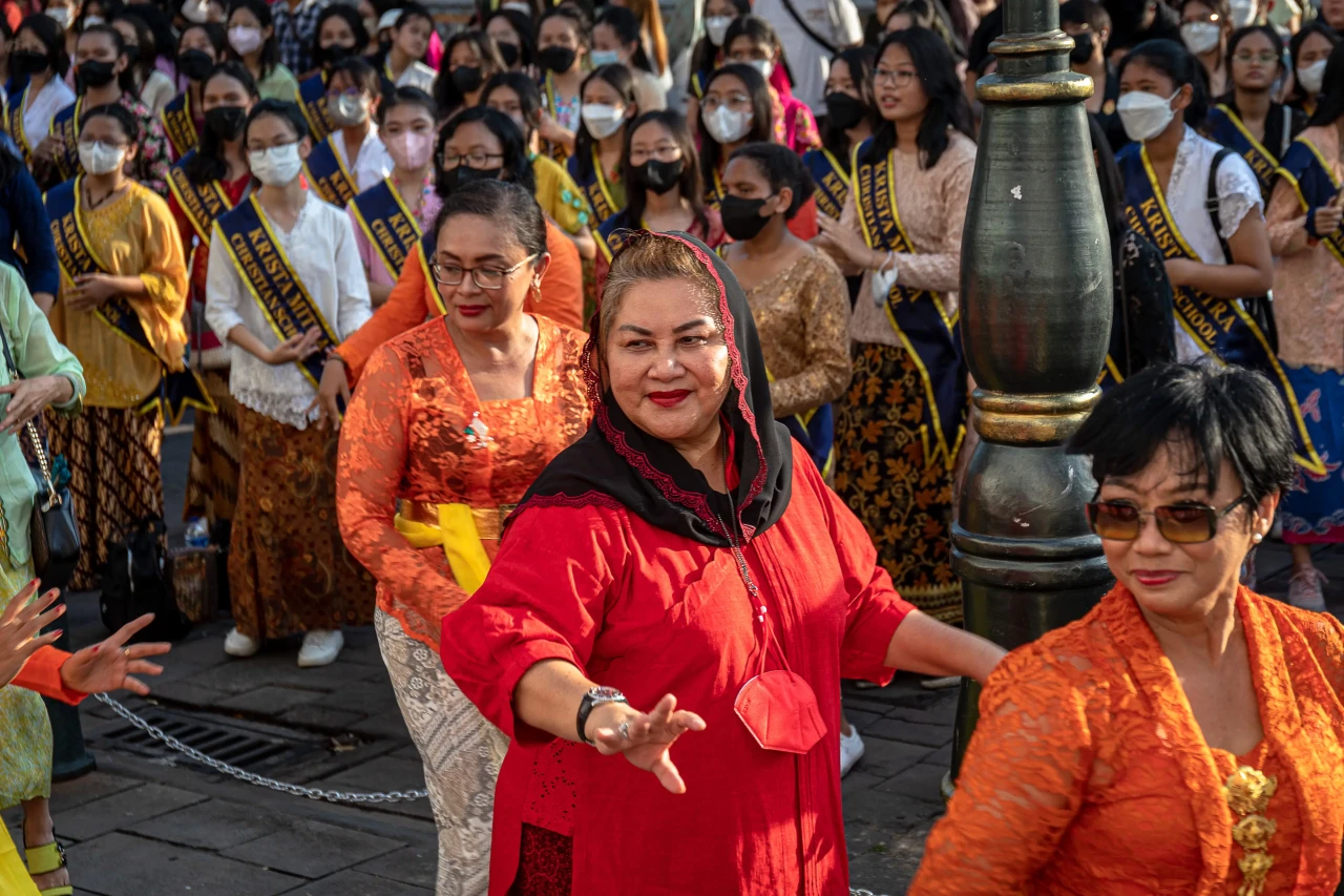 1.000 Remaja Berkebaya...