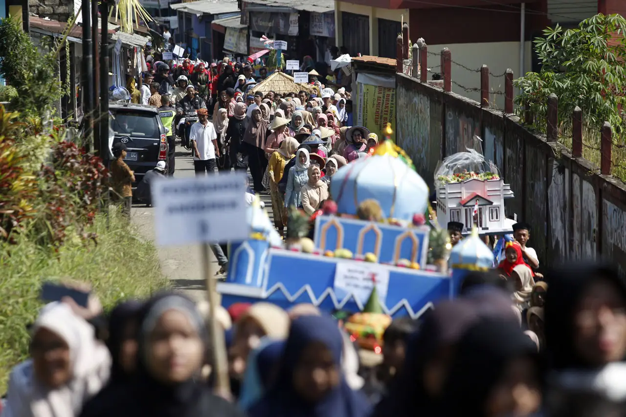 Tradisi Pawai Dongdang...