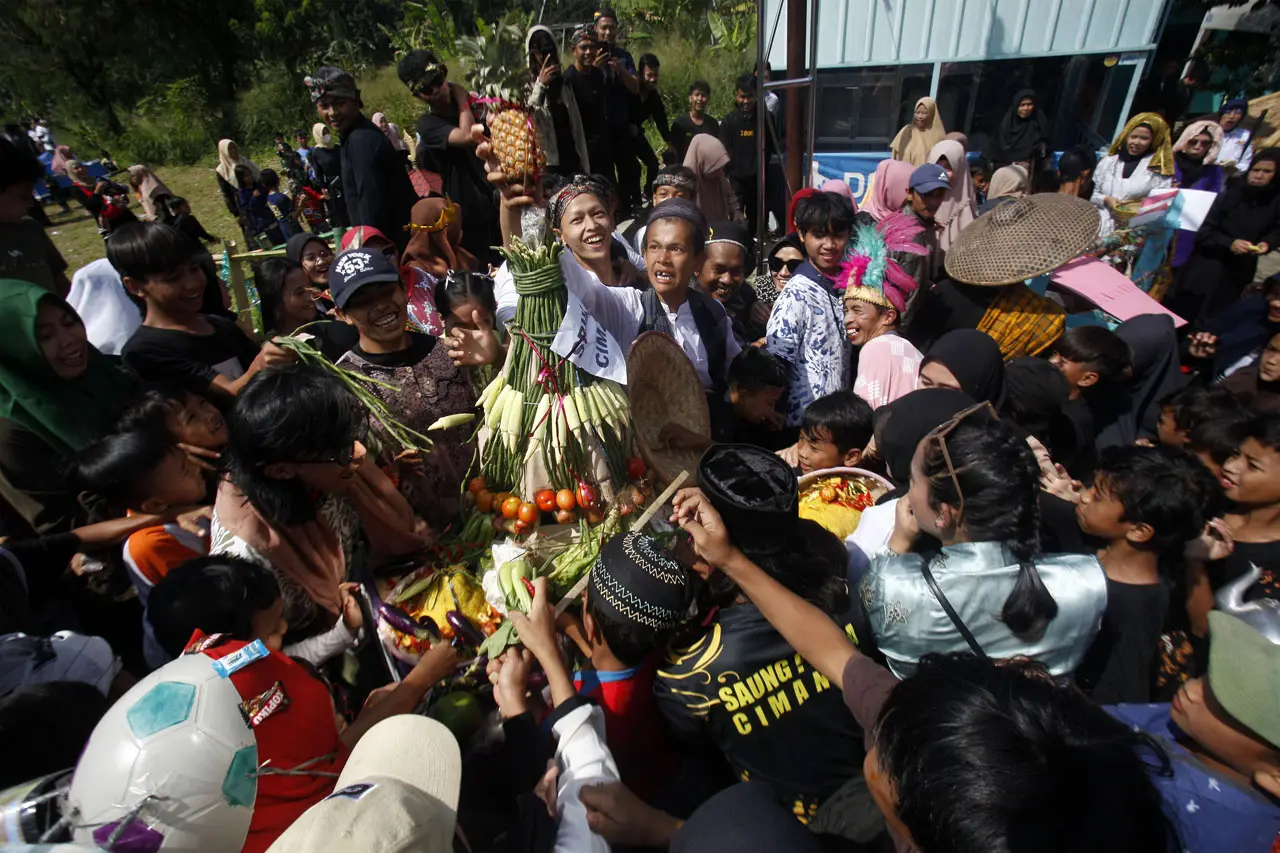 Tradisi Pawai Dongdang...