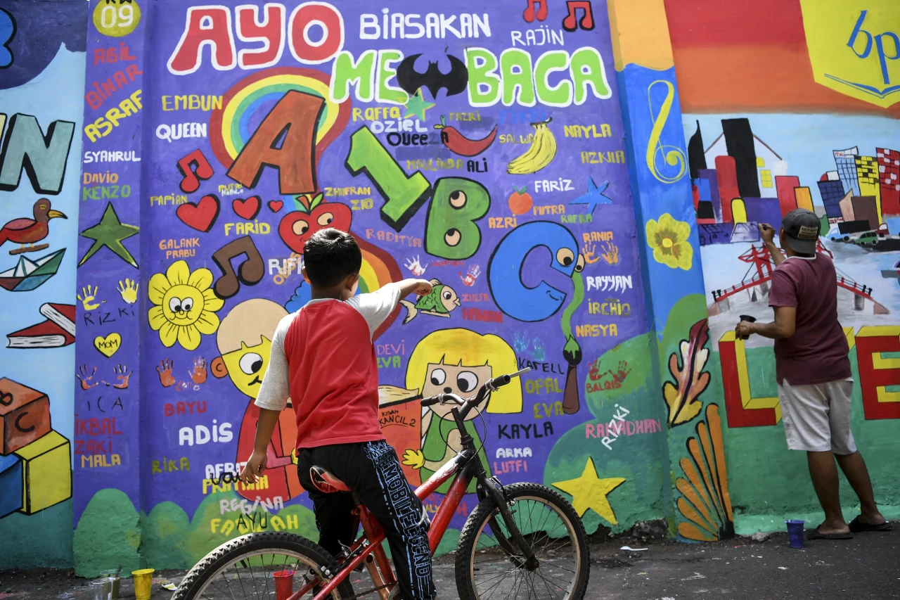 Warna-Warni Mural Kampung...