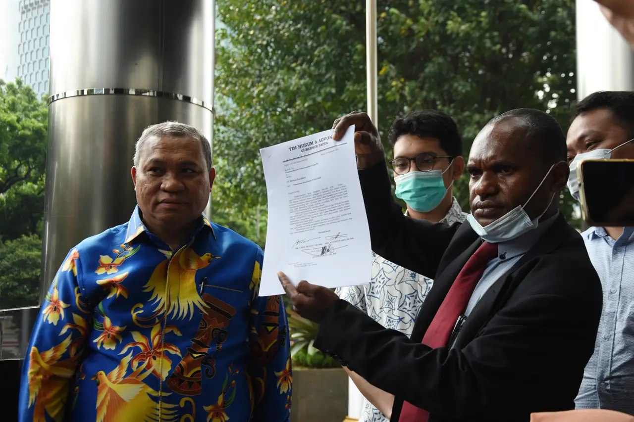 Kuasa Hukum Serahkan...