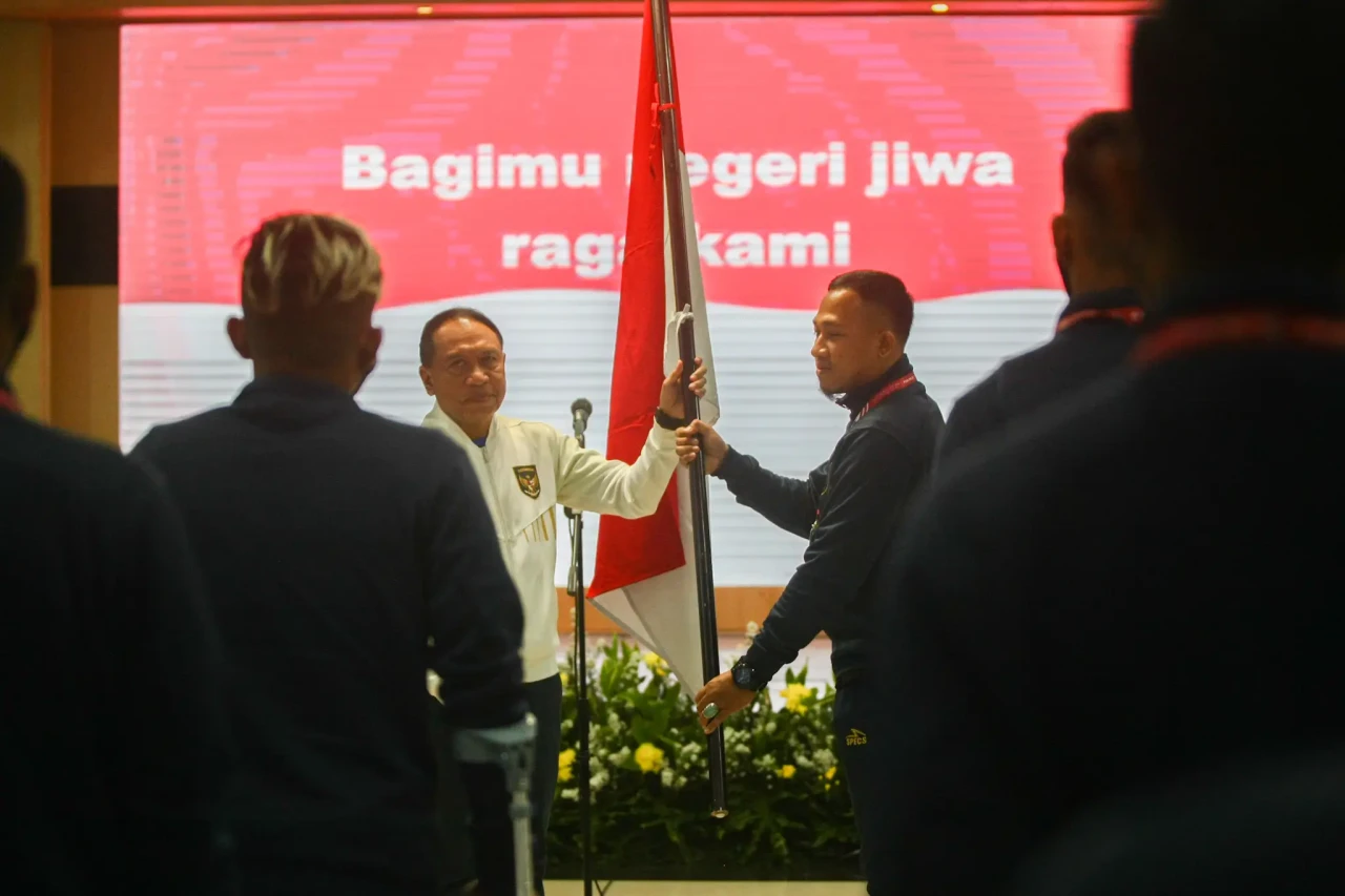 Menpora Lepas Timnas...