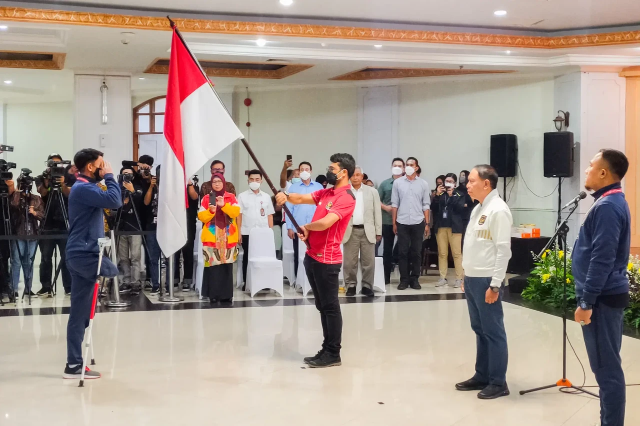 Menpora Lepas Timnas...