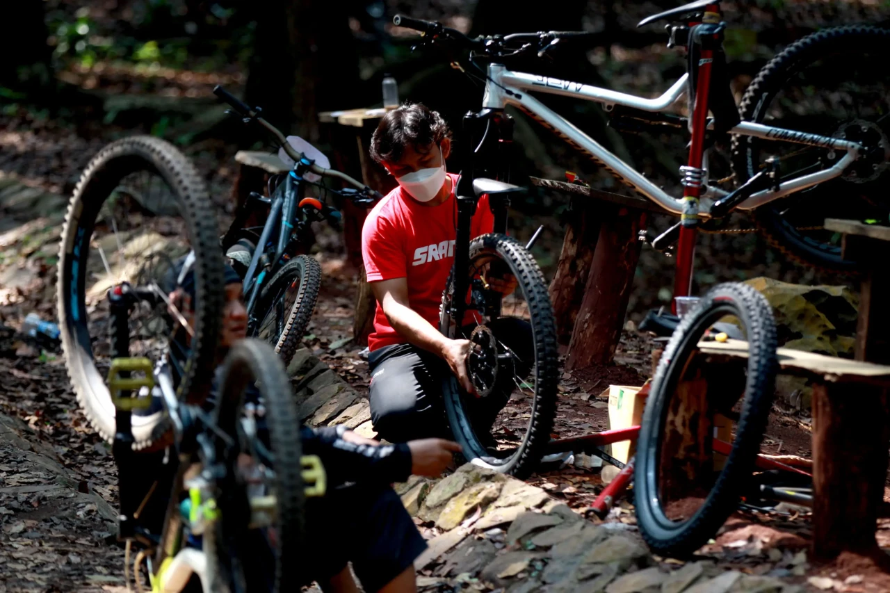 Ratusan Pesepeda MTB...