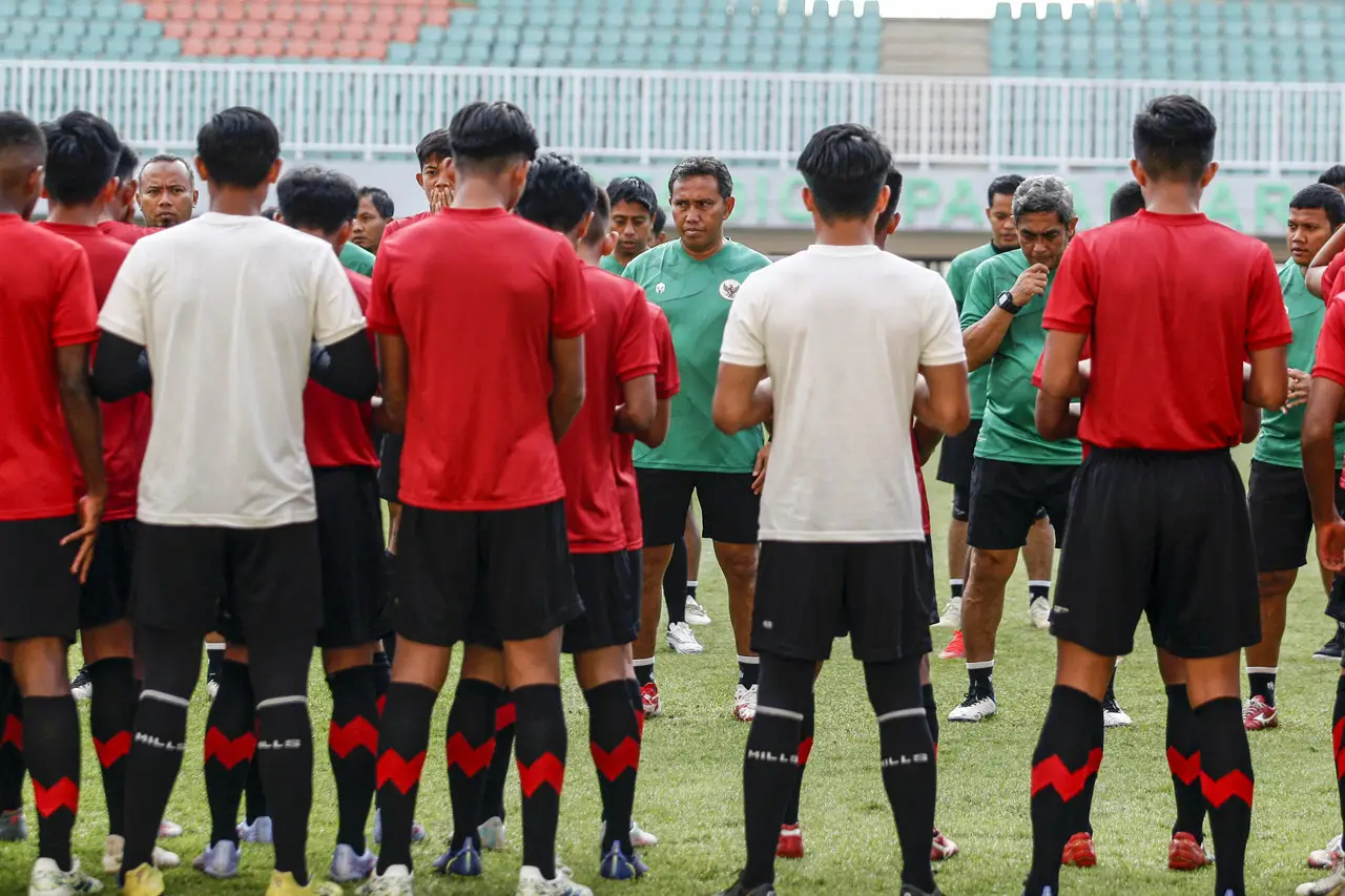 Latihan Timnas Jelang...