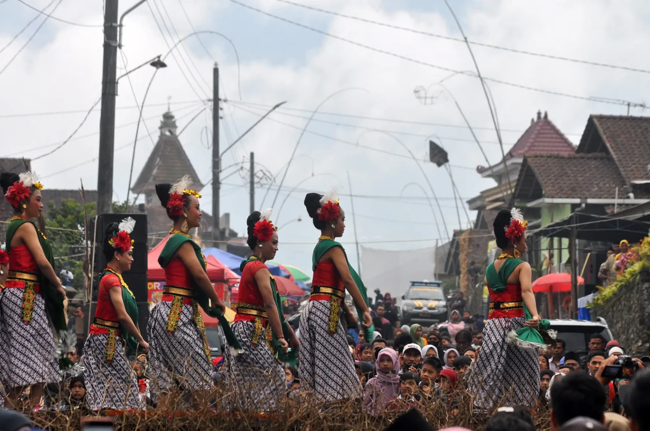 Meriahnya Festival Lima...