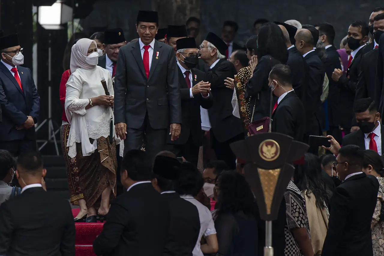 Jokowi Pimpin Upacara...
