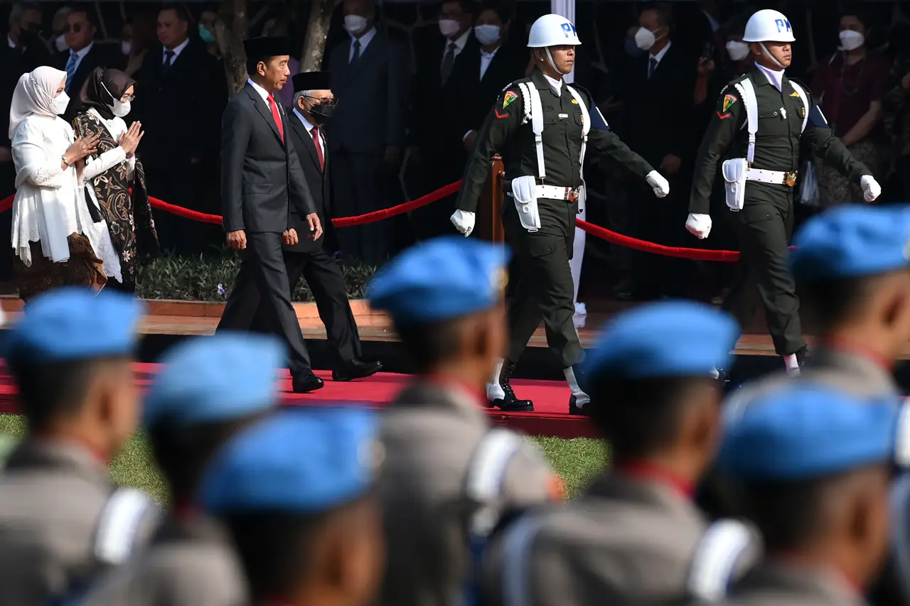 Jokowi Pimpin Upacara...