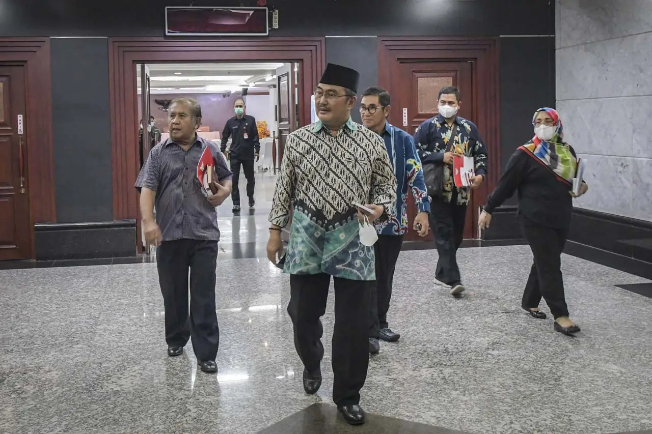 Pencopotan Hakim Mahkamah...
