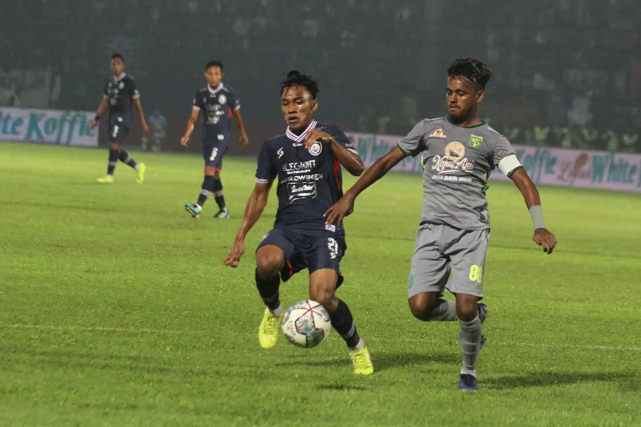 Derby Jatim Arema Vs...