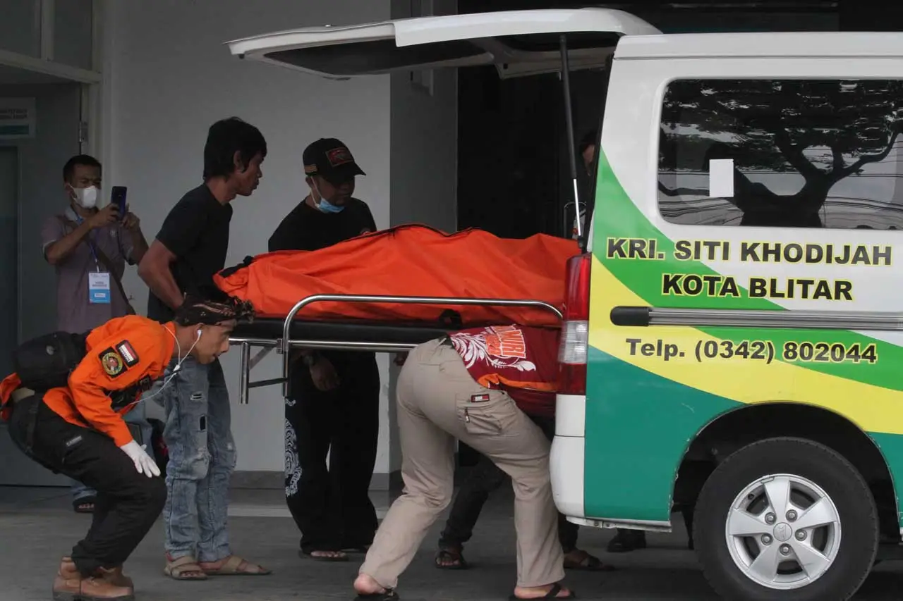 Puluhan Jenazah Korban...