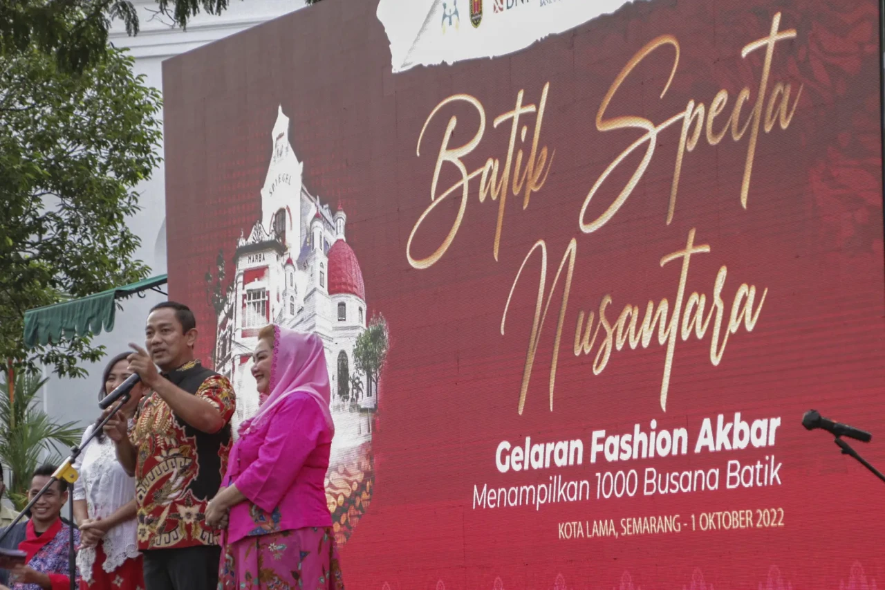 Kemeriahan Fashion Akbar...
