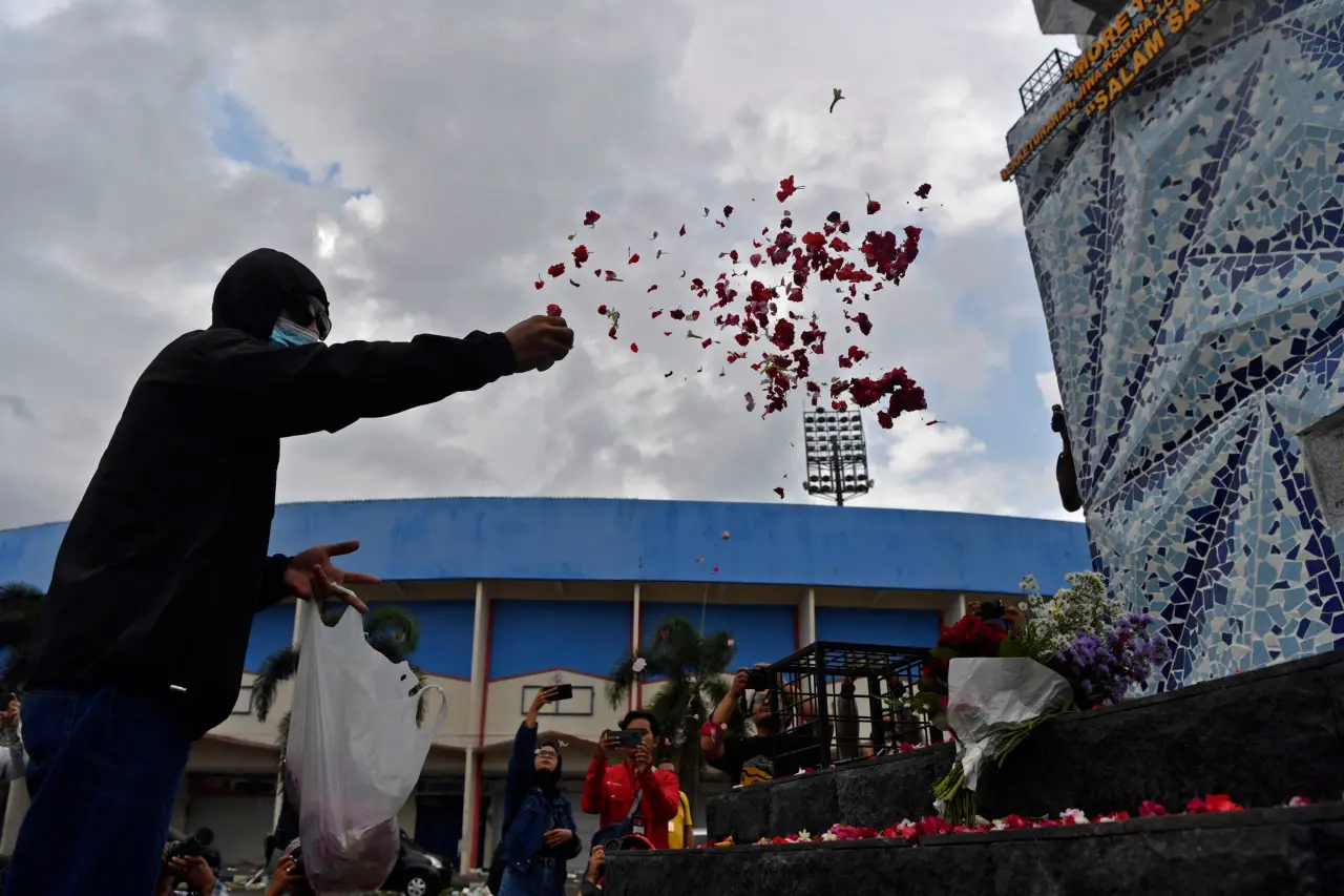 Suporter Arema FC Gelar...