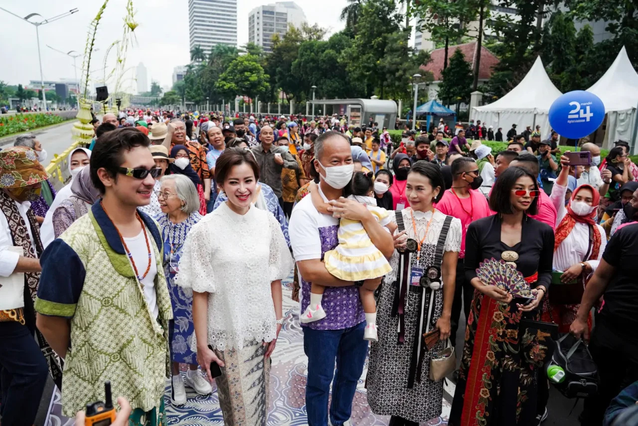 Fashion Show Peringati...