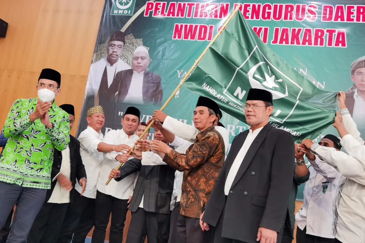 TGB Hadiri Pelantikan...