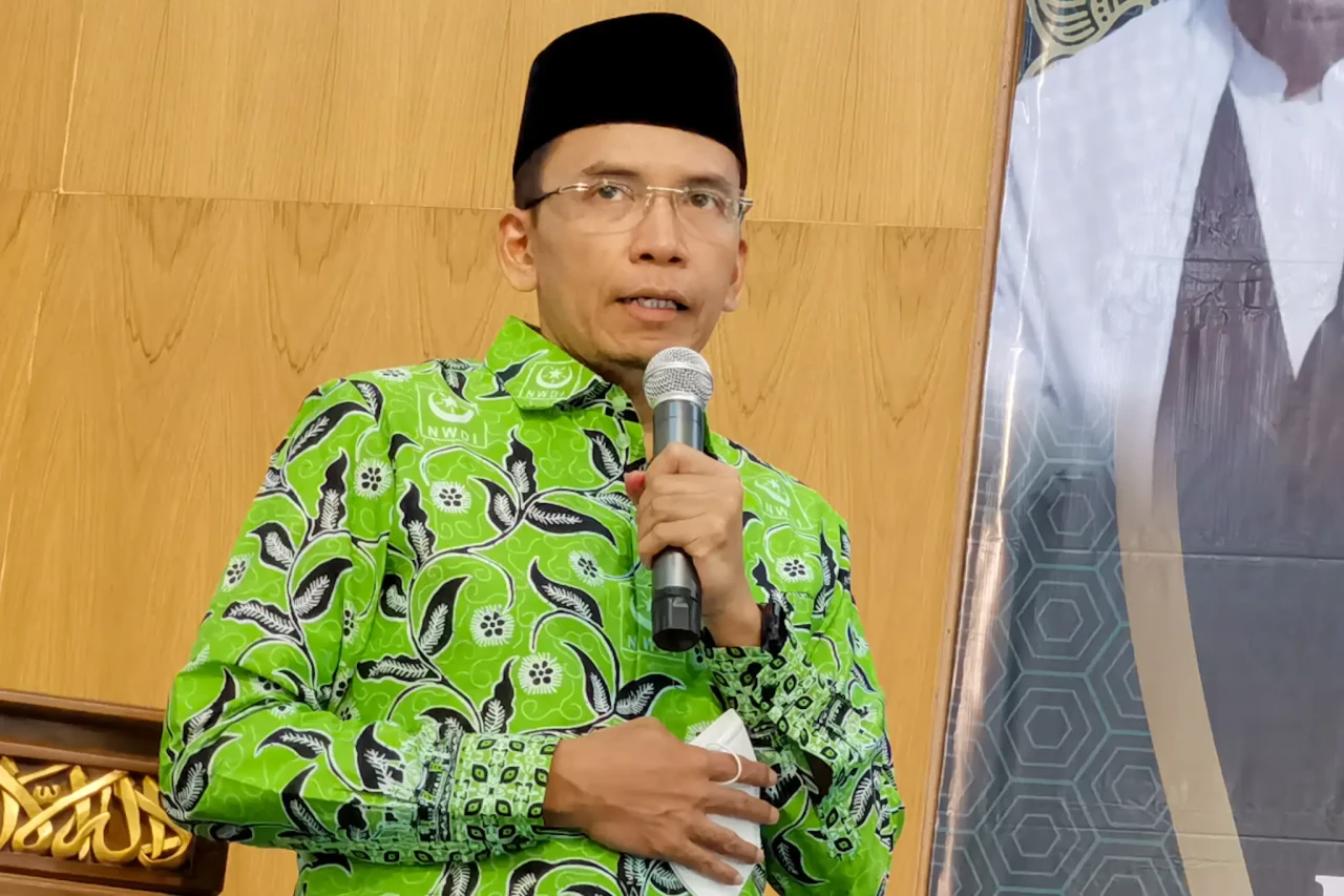 TGB Hadiri Pelantikan...