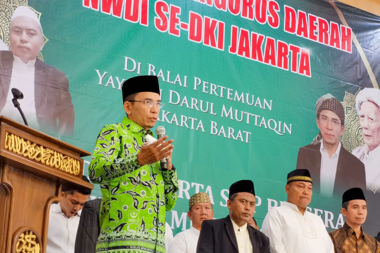 TGB Hadiri Pelantikan...