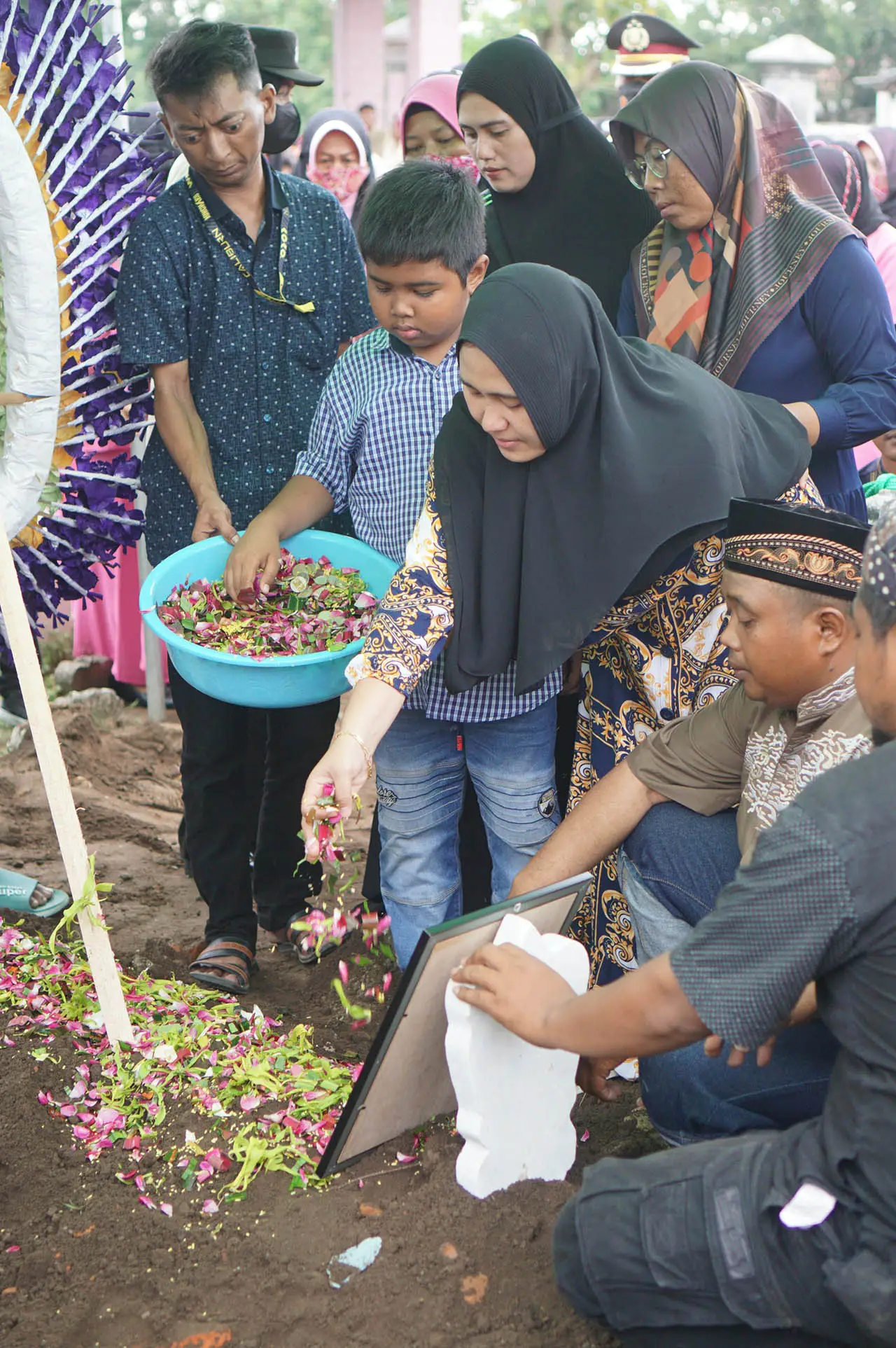 Tangis Keluarga Iringi...