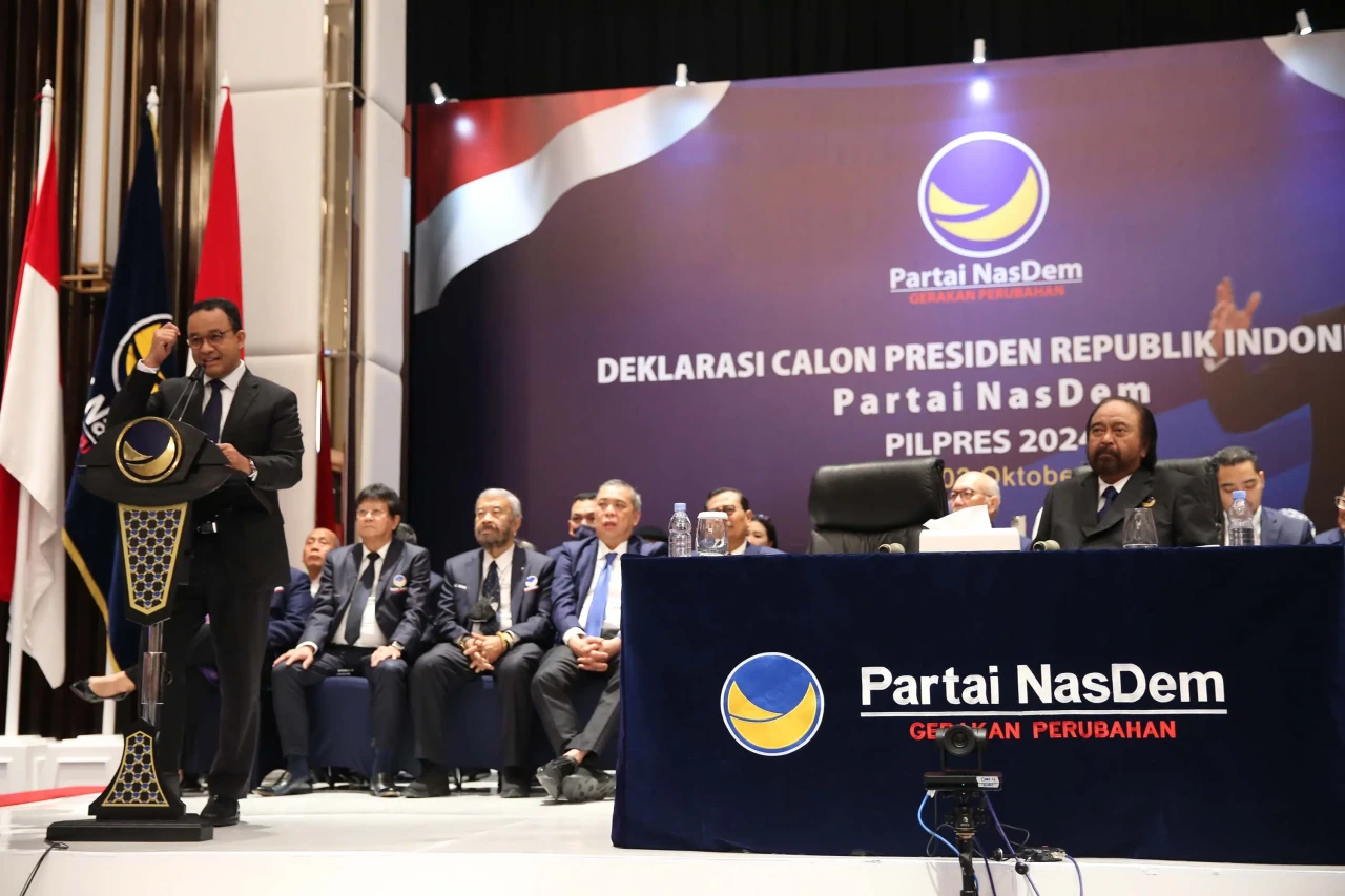 Didampingi Surya Paloh,...