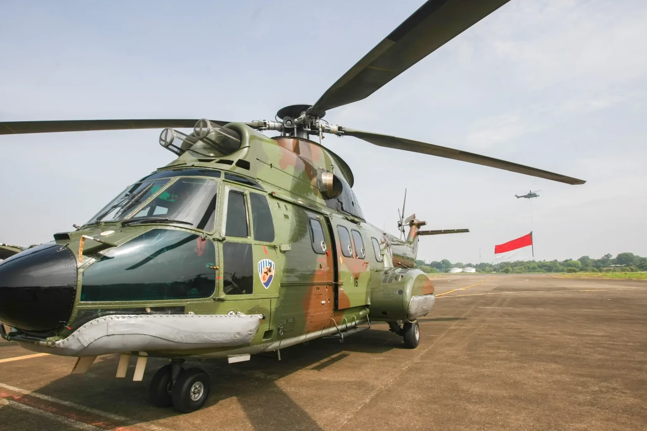 Melihat Persiapan Flypast...