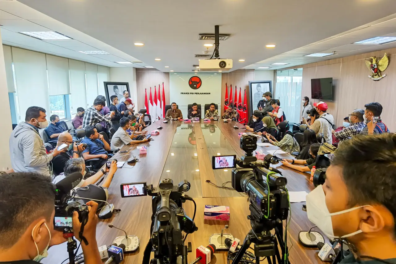 Fraksi PDIP Dukung Pembentukan...