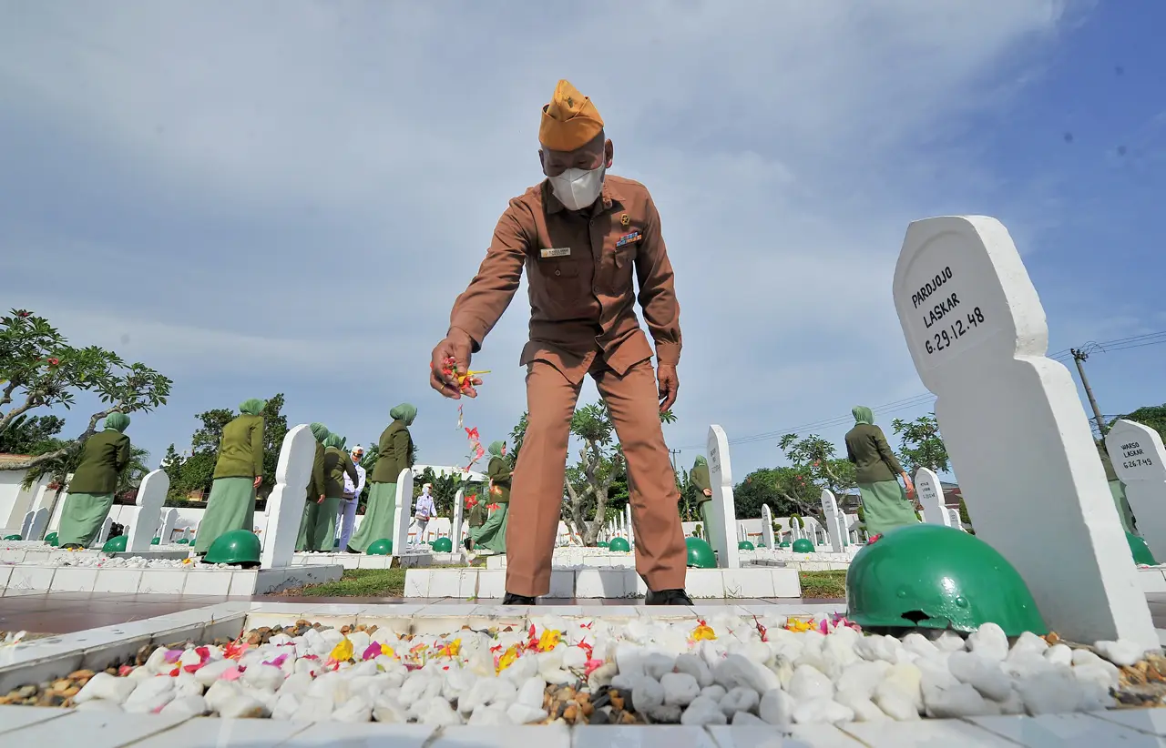Ziarah Makam Pahlawan...