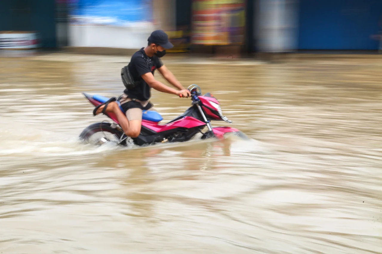 Terdampak Hujan Deras,...