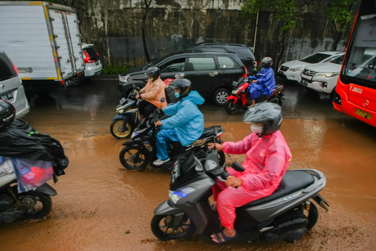 Banjir Jalan TB Simatupang...
