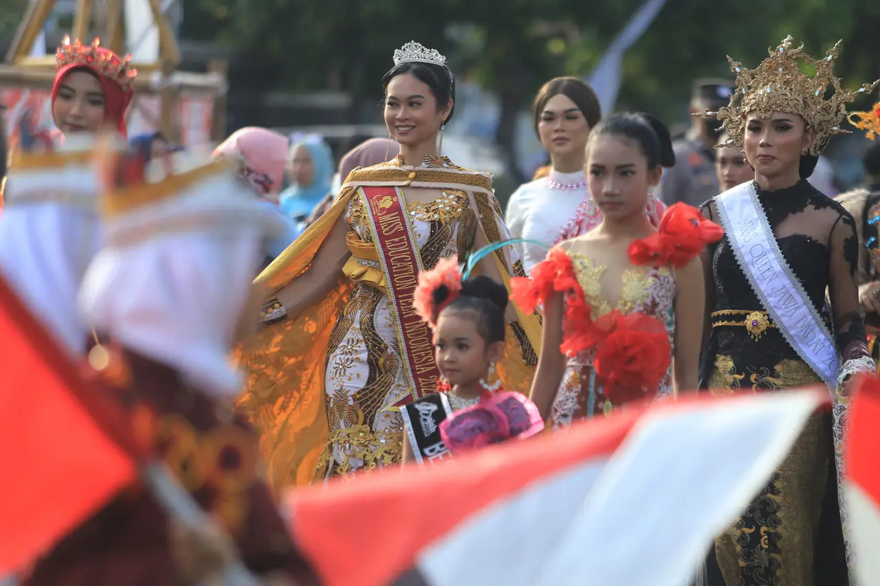 Parade Batik Khas Indramayu...