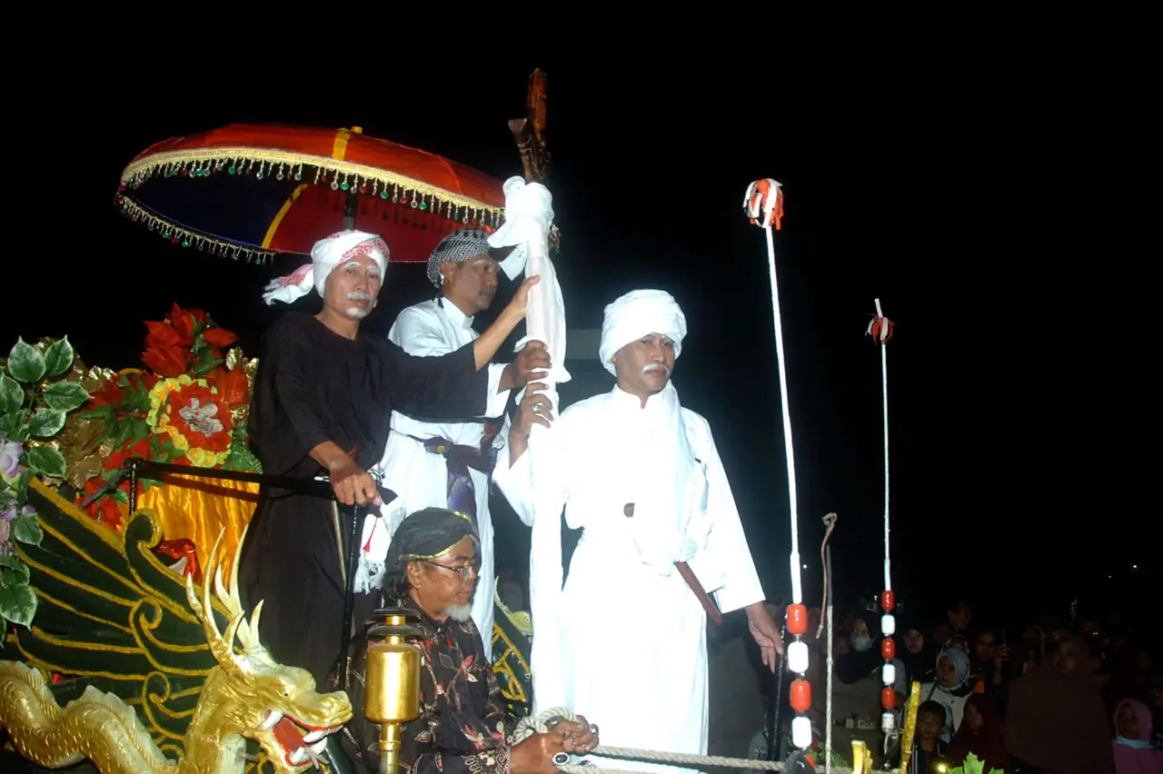 Pawai Rolasan Maulid...