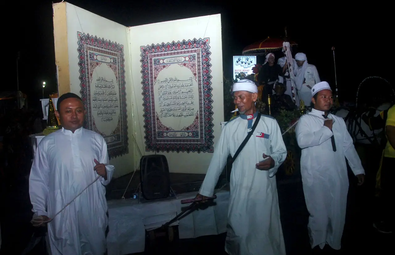 Pawai Rolasan Maulid...