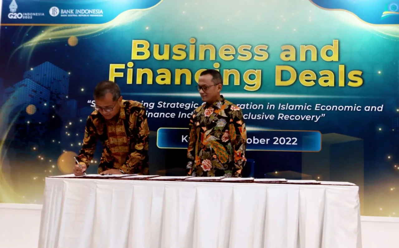 BSI Bersama 8 Bank Perkuat...