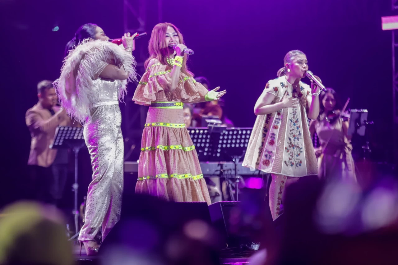 3 Diva Tampil di Panggung...