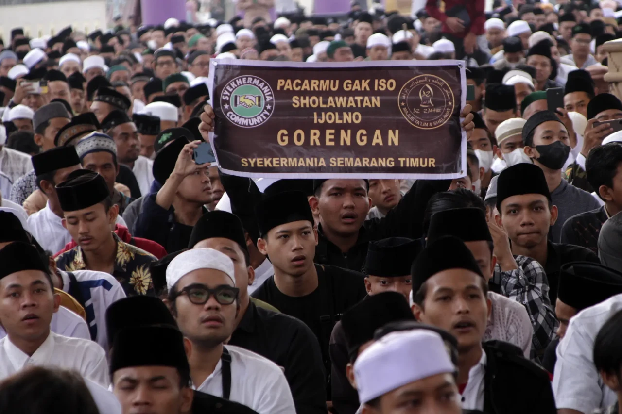 Ribuan Umat Muslim Hadiri...