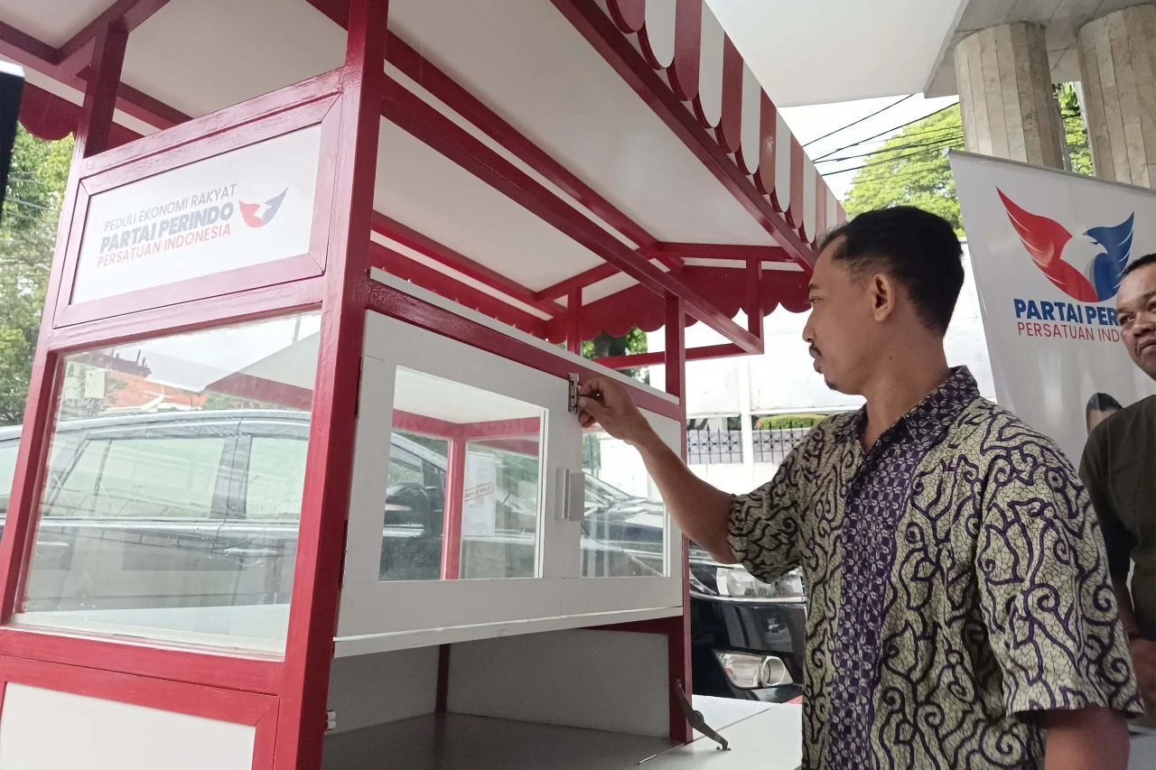 Bantuan Gerobak Perindo...