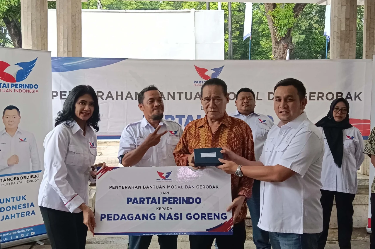 Bantuan Gerobak Perindo...