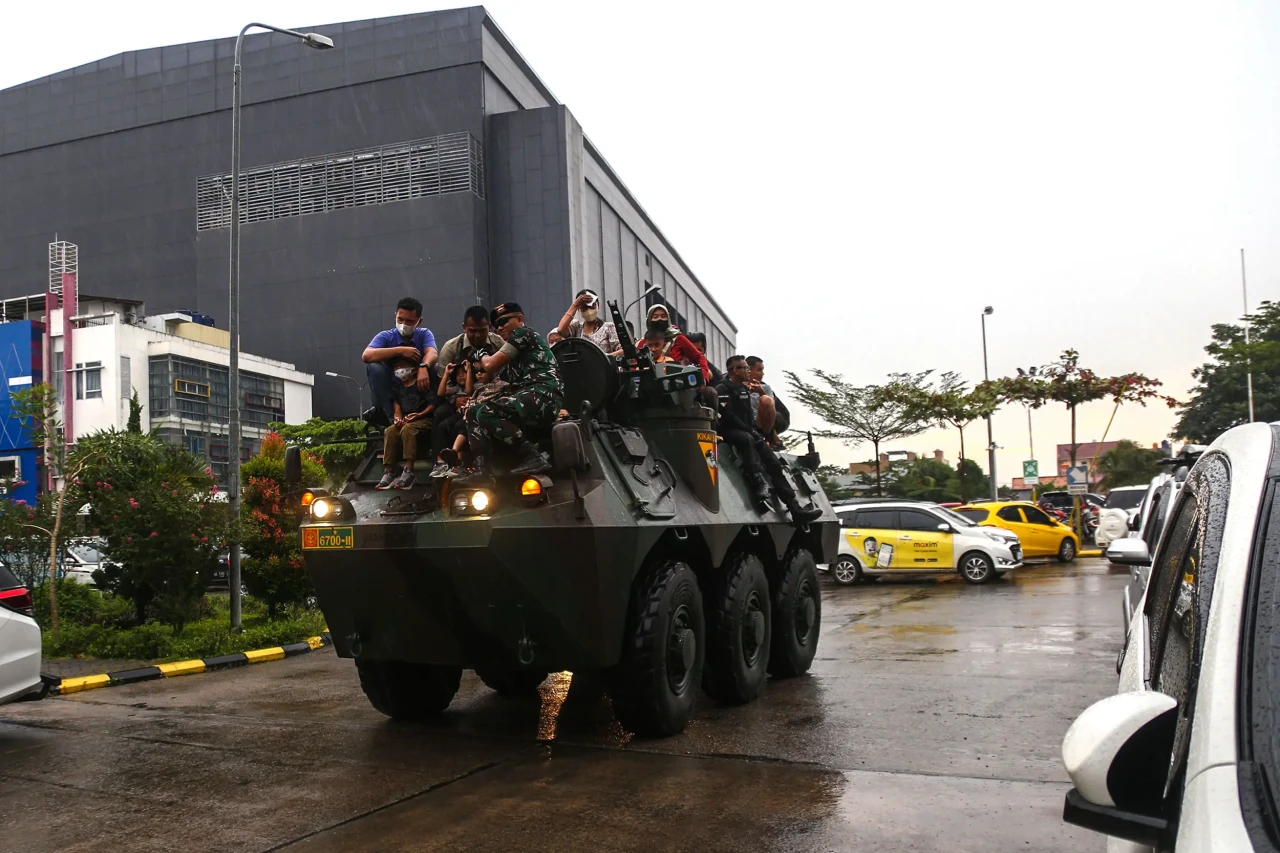 Warga Palembang Serbu...