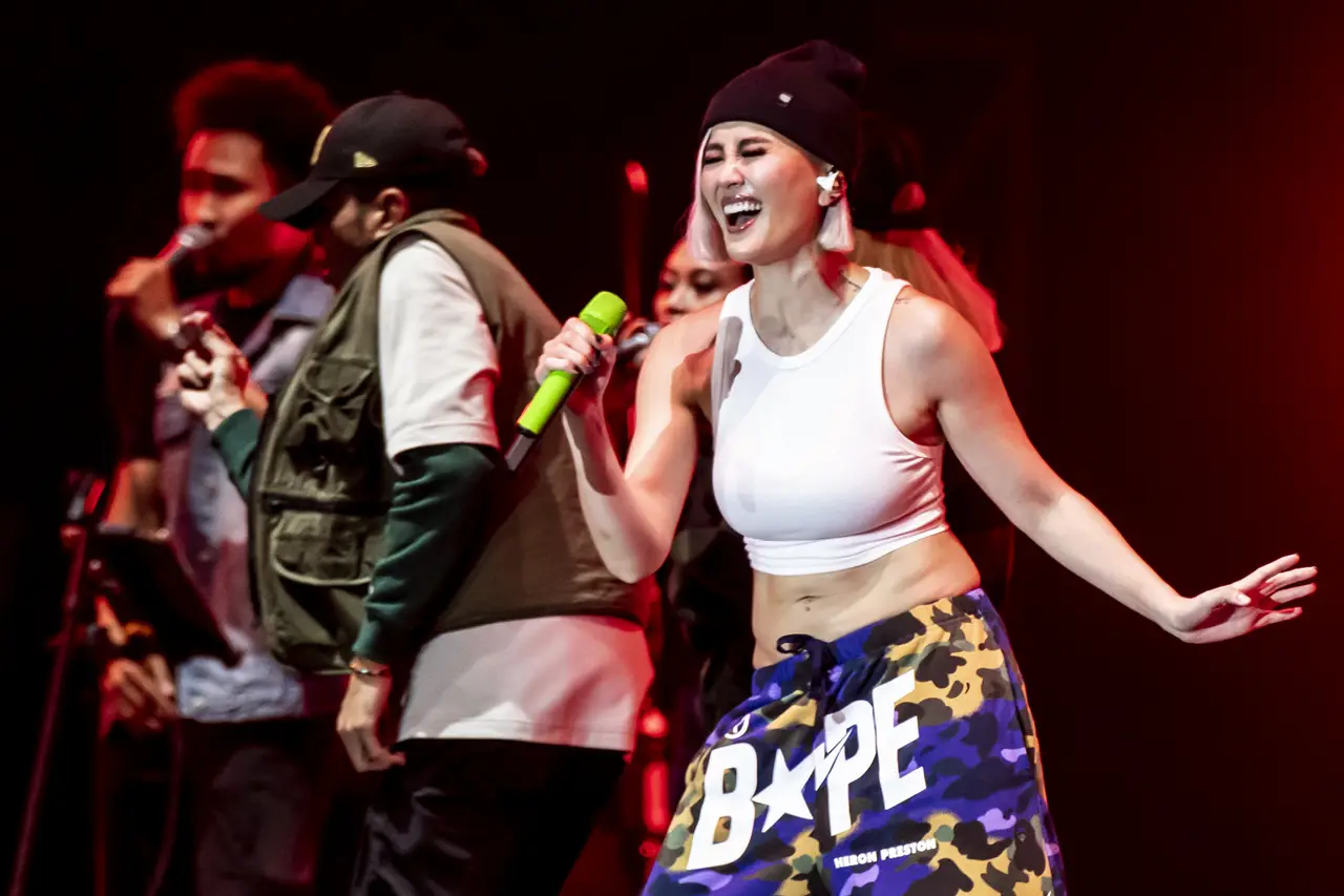 Potret Agnez Mo Tampil...