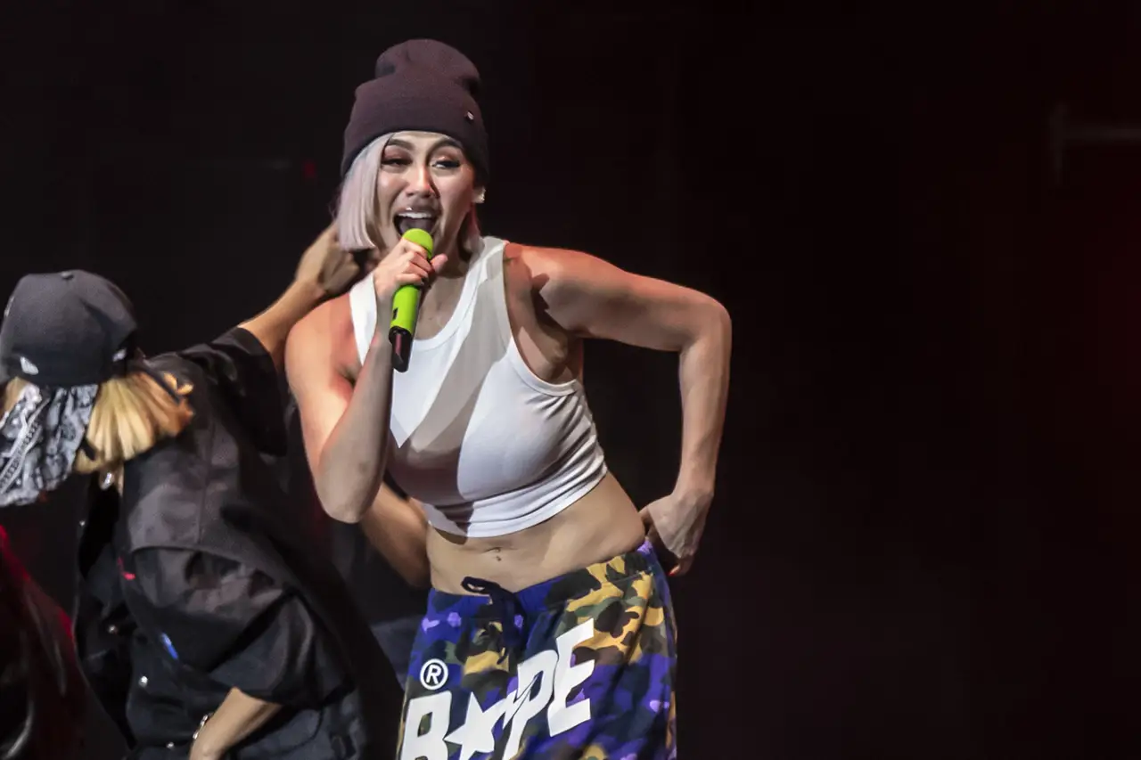 Potret Agnez Mo Tampil...