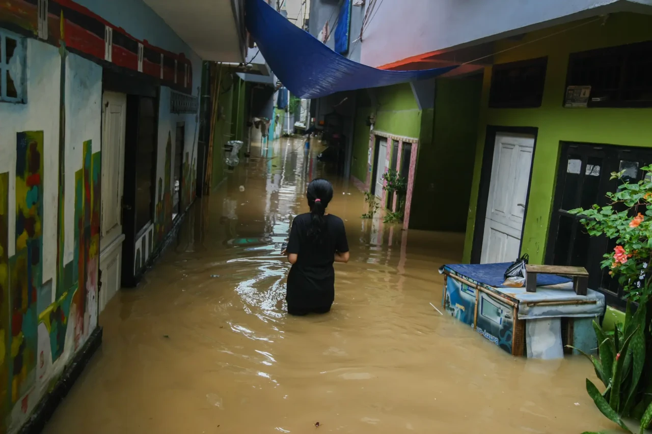 Banjir Setinggi 2 Meter...