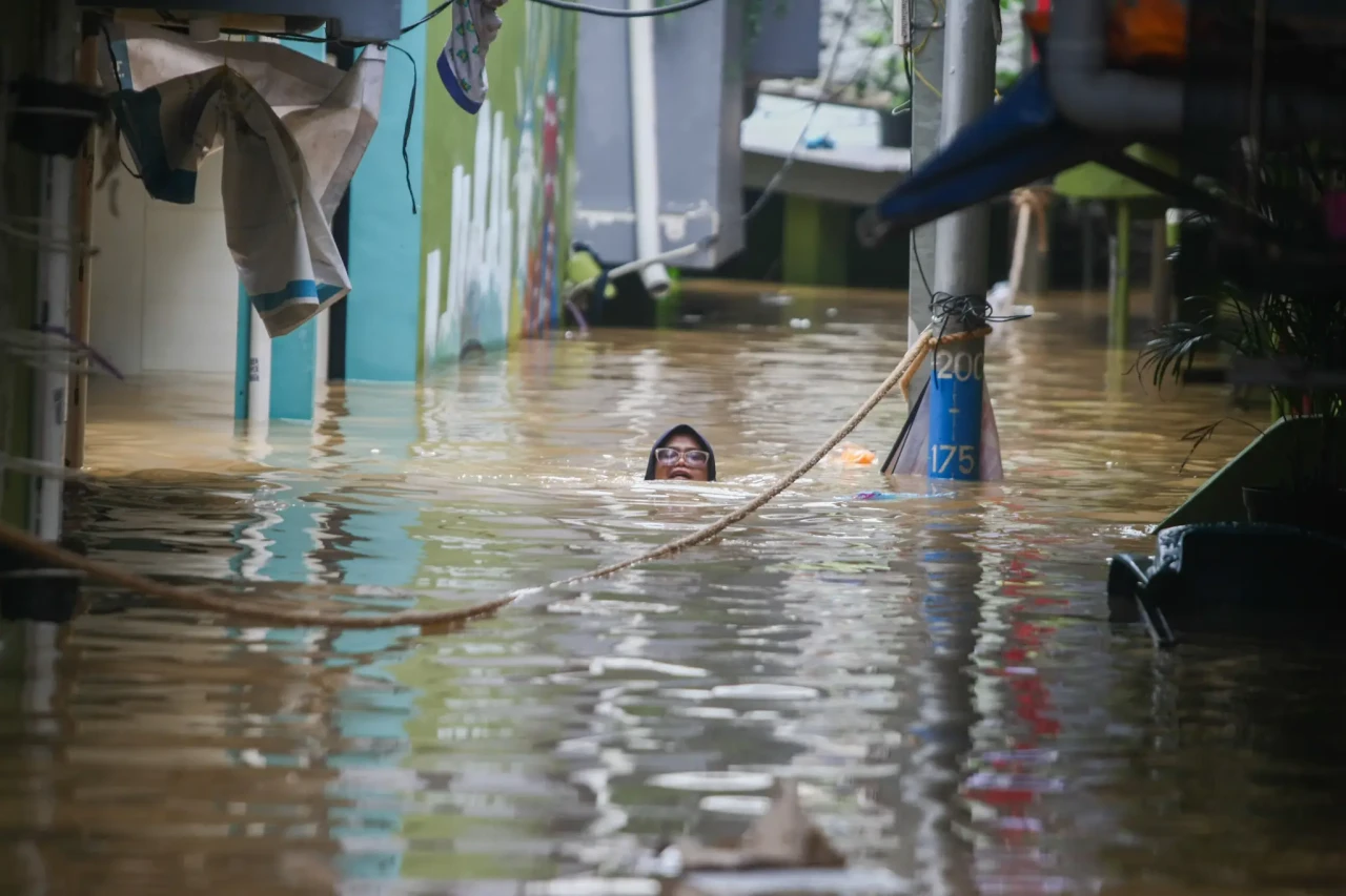 Banjir Setinggi 2 Meter...