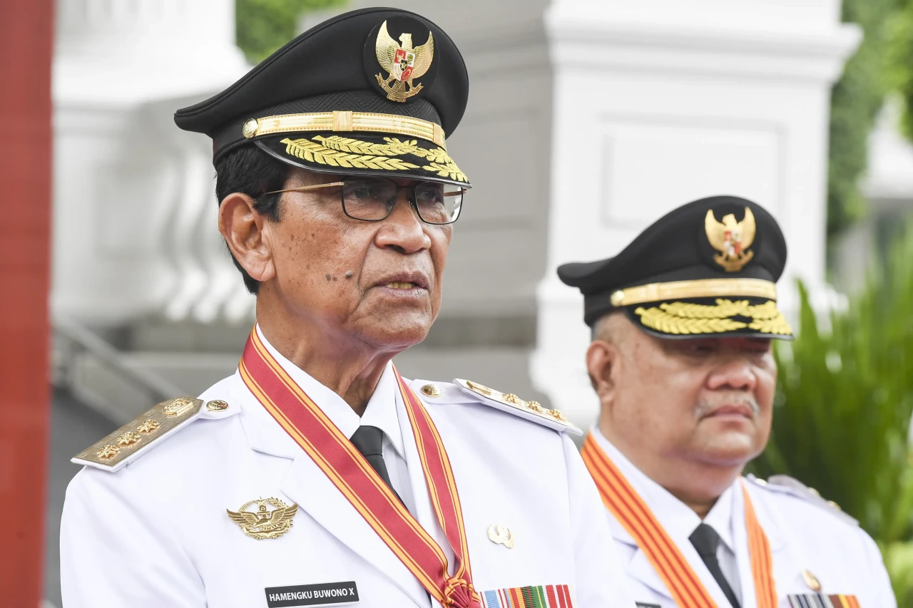 Jokowi Lantik Gubernur...