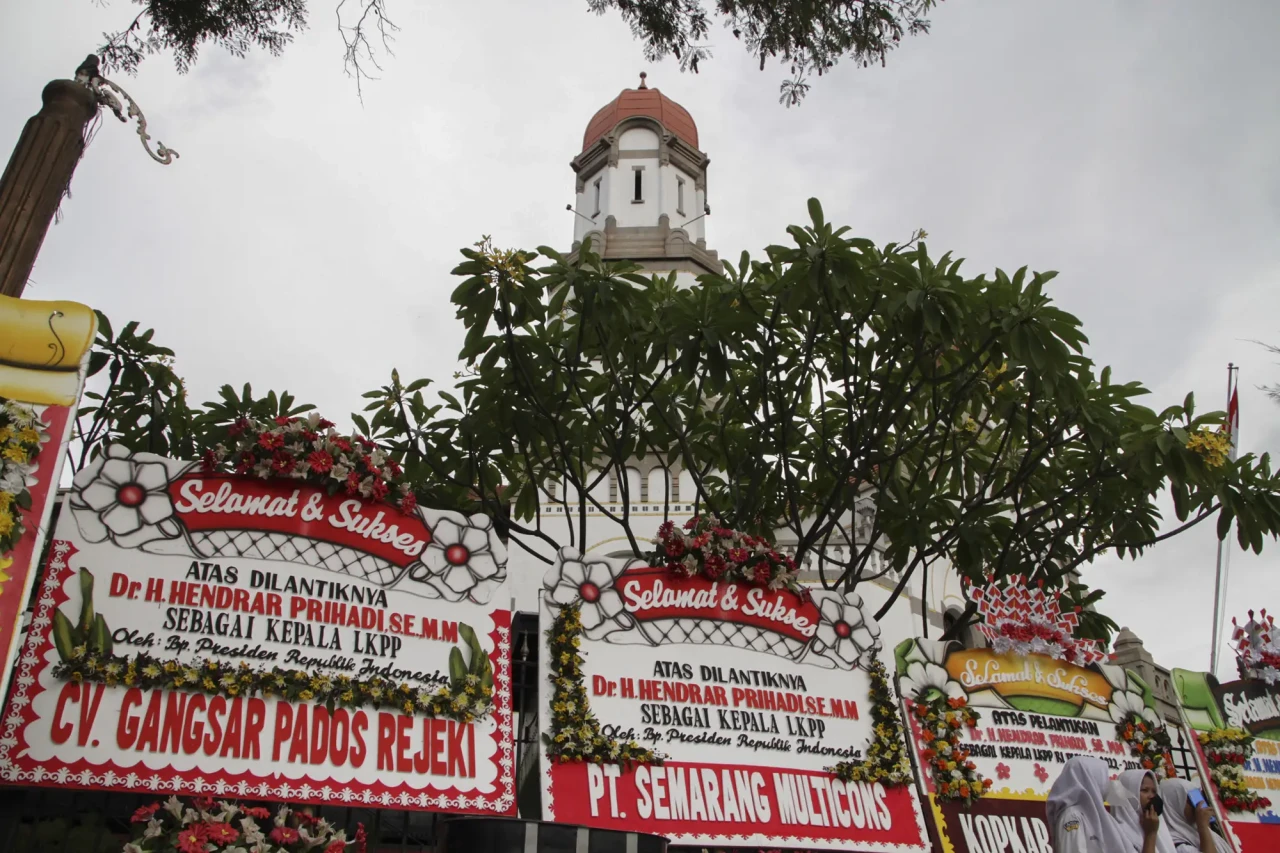 Karangan Bunga Ucapan...