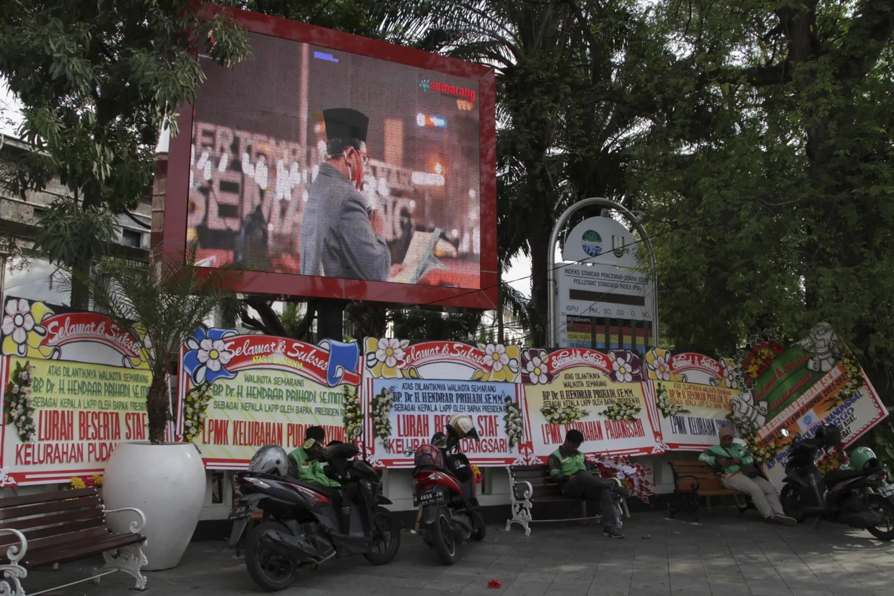Karangan Bunga Ucapan...