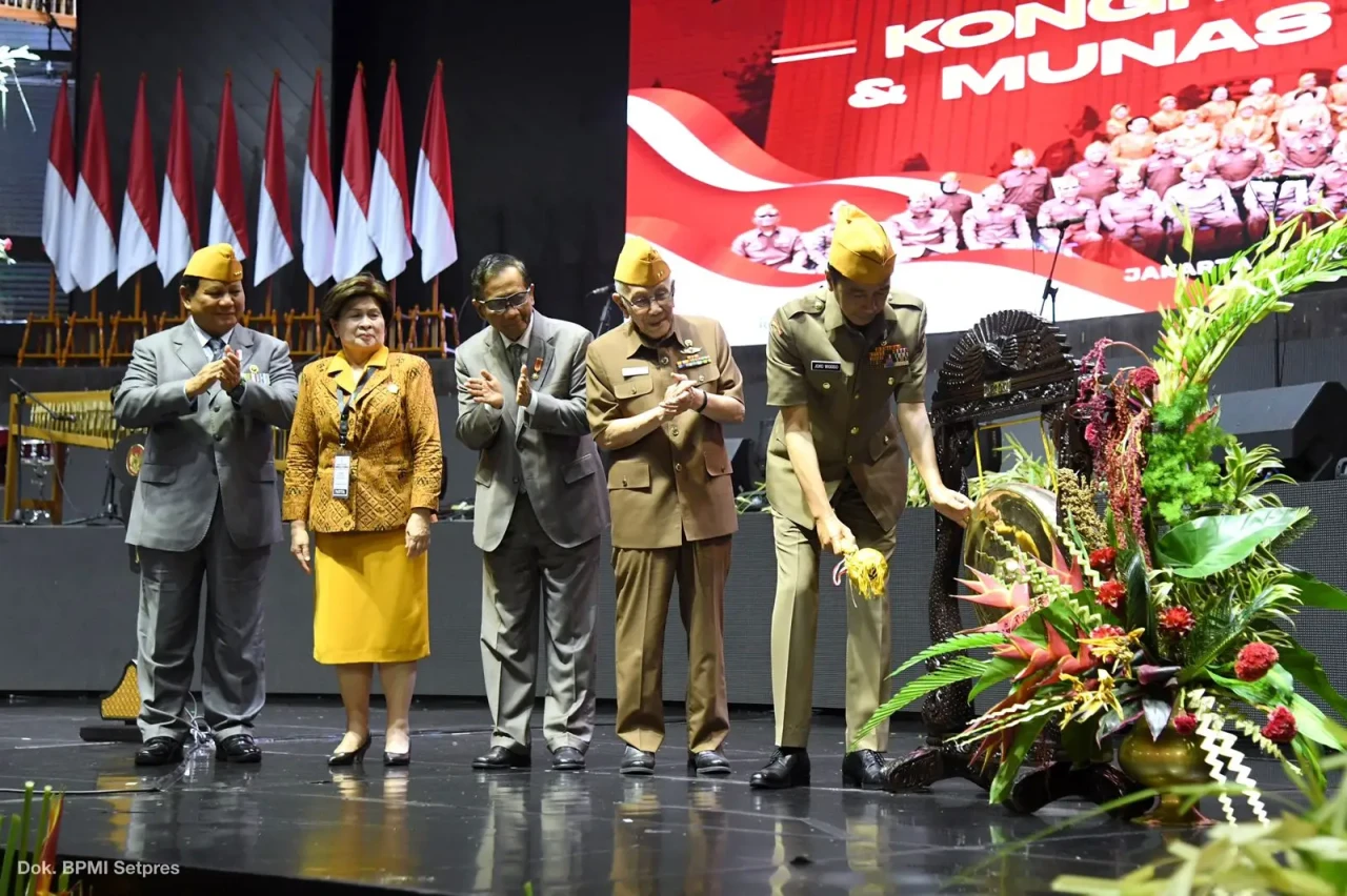 Momen Prabowo Dampingi...