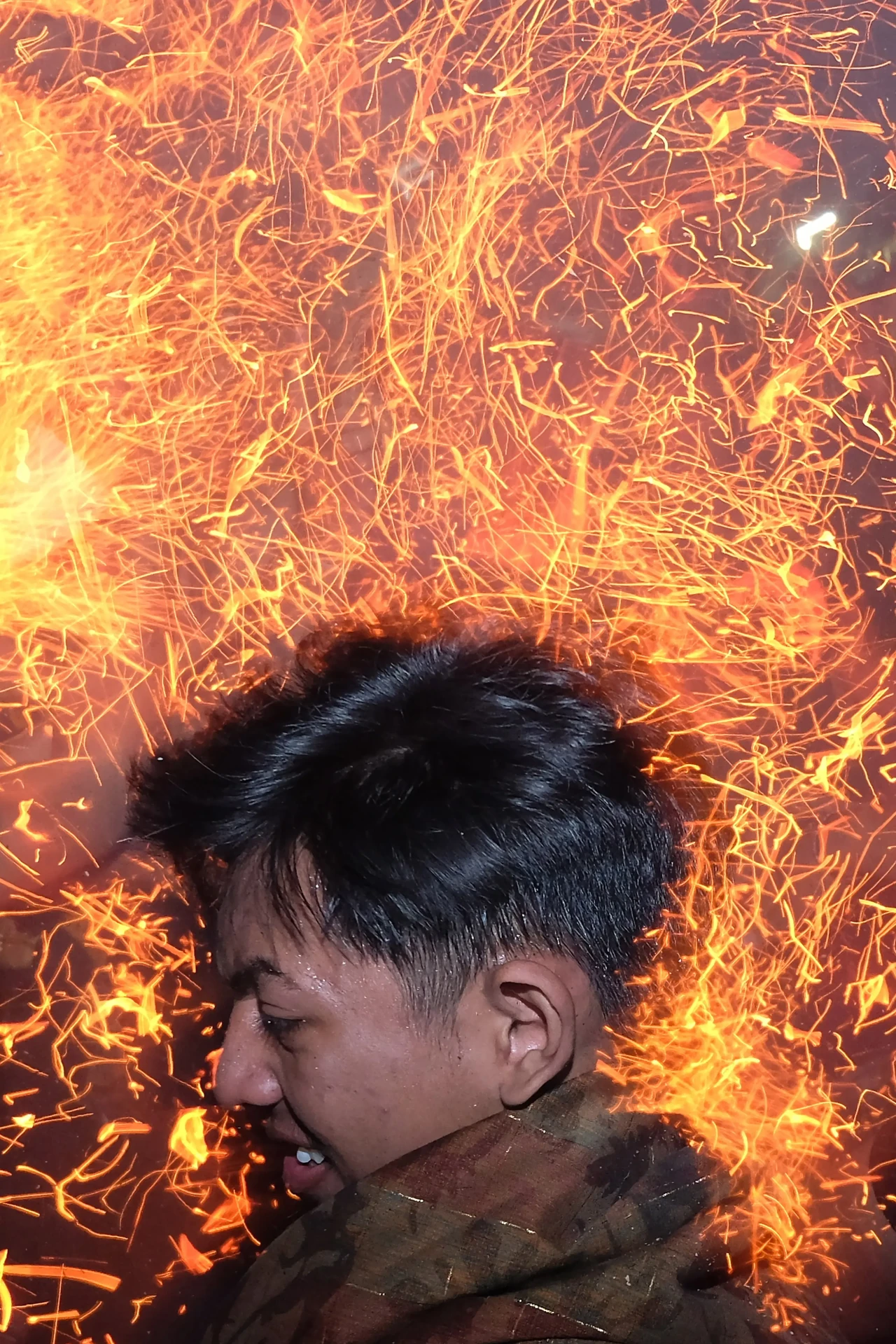 Tradisi Perang Api di...