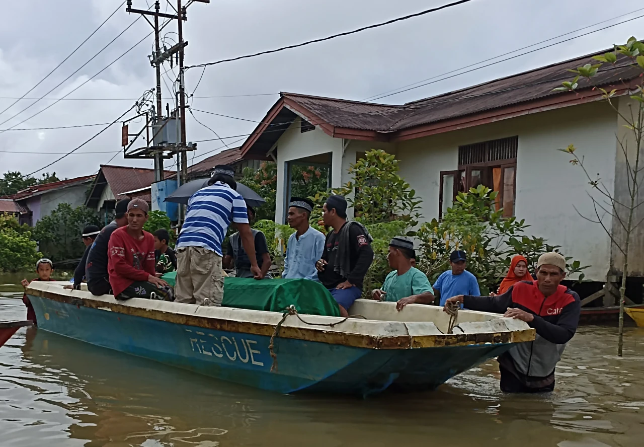 Terjebak Banjir, Warga...