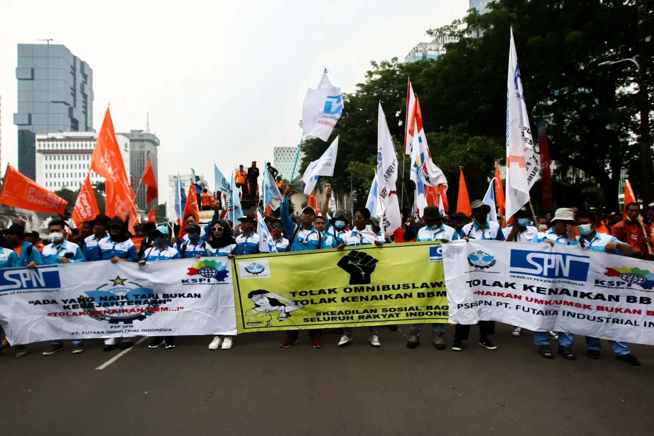 Usung 6 Tuntutan, Ribuan...